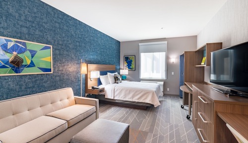 Studio, 1 King Bed, Accessible (Roll-In Shower)