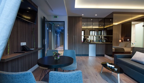 Luxury Suite