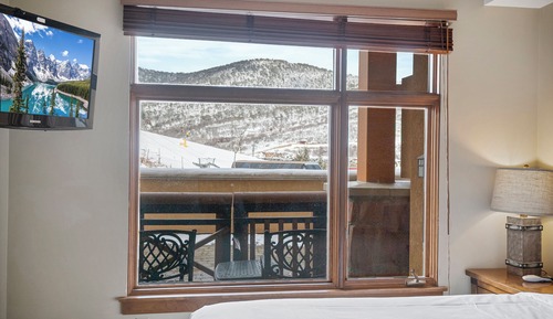 Deluxe Condo, 1 Bedroom, Slope side