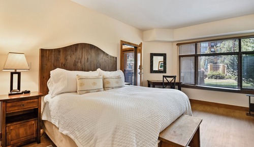 Deluxe Room, Pool Access, Mountainside