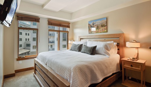 Standard Condo, 2 Bedrooms, Balcony, Mountainside
