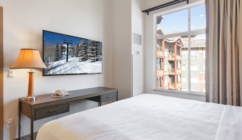 Deluxe Condo, 1 King Bed, Top Floor