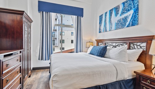 Luxury Condo, 1 Queen Bed with Sofa bed, Kitchenette, Slope side