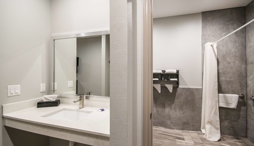 Suite, 1 King Bed, Accessible, Non Smoking (Kitchenette)