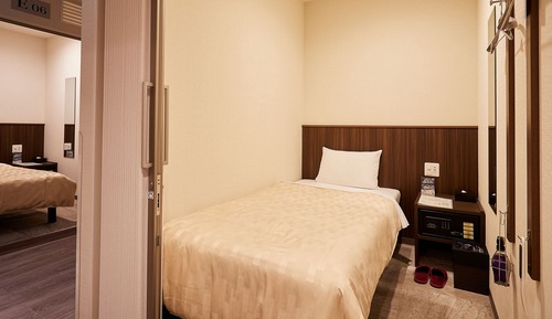Single Room, Men only