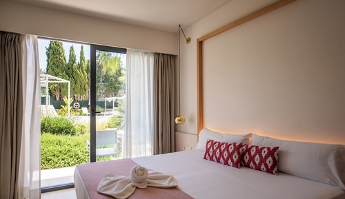 Exclusive Double Room, Garden View, Poolside