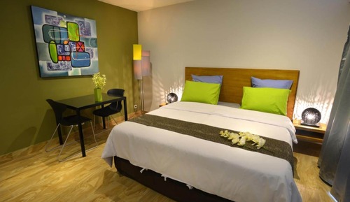 Deluxe Studio Suite, Accessible, Garden View