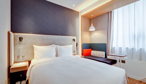Standard Room, 1 King Bed