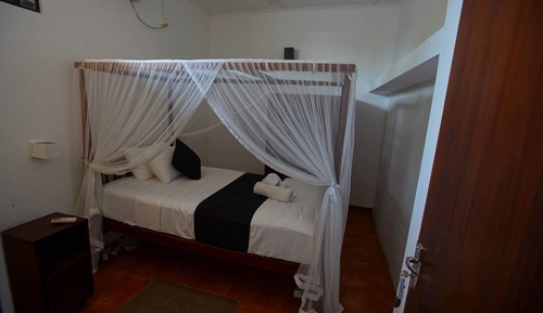 Family Room, 3 Twin Beds