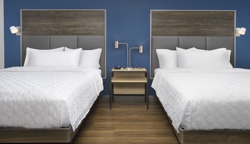 Room, 2 Queen Beds, Accessible, Bathtub