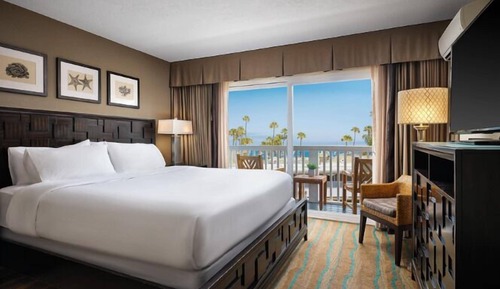 Room, 1 King Bed, Balcony, Partial Ocean View
