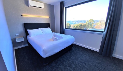 Lakeview Queen Room