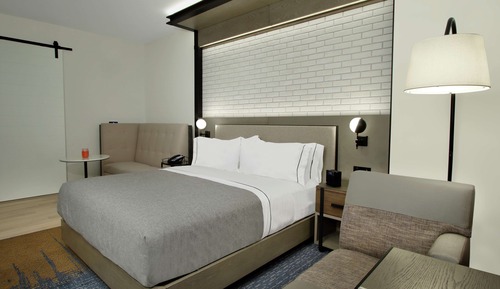Deluxe Room, 1 King Bed, Corner