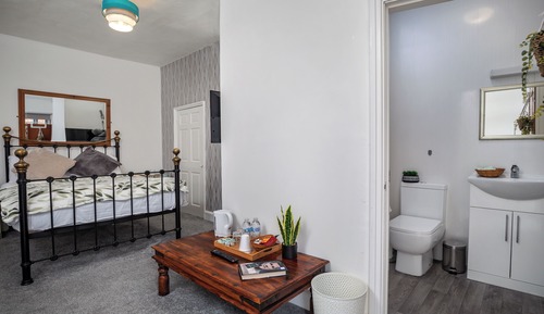 Double Room, No View (Room 4)