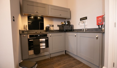 Luxury Apartment, 1 King Bed (The Sainsbury Centre)