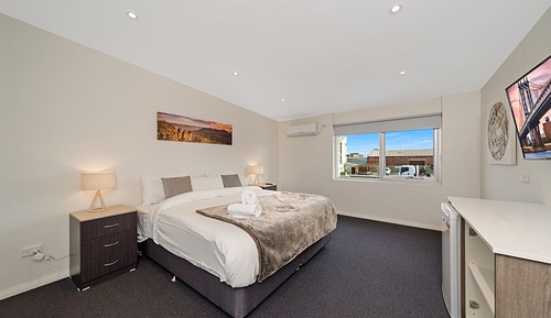 Deluxe Queen Room 