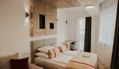 Superior Studio Suite, City View