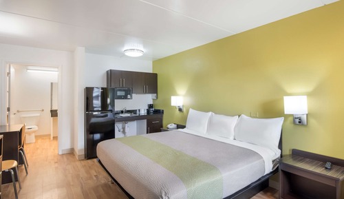 Deluxe Room, 1 King Bed, Non Smoking, Kitchenette