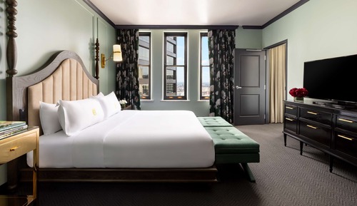 Deluxe Suite, 1 King Bed, Accessible, Bay View (Roll-In Shower)