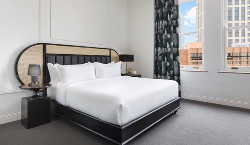 Deluxe Room, 1 King Bed, Accessible, Bathtub (Mobility & Hearing)