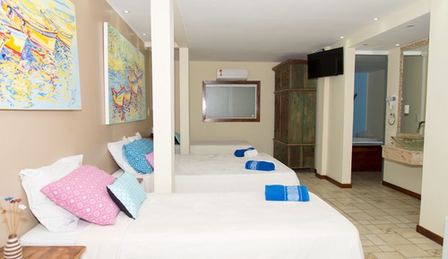 Grand Quadruple Room, Jetted Tub, Pool View