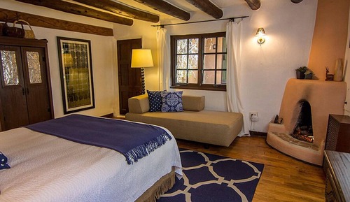 Deluxe King Suite (No Pets)