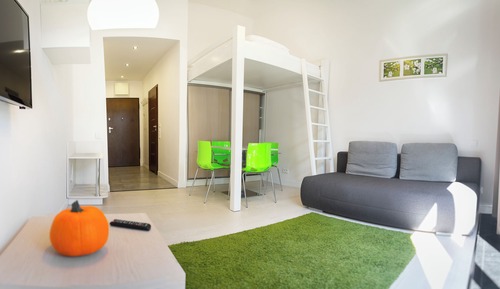 Apartment (I)
