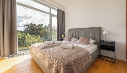 Luxury Apartment, Sea View (III)