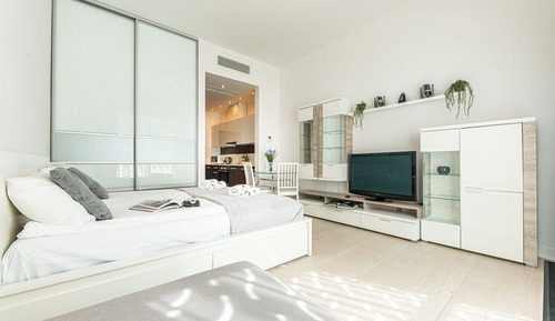 Studio Suite (I)