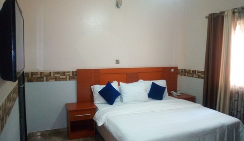 Deluxe Studio