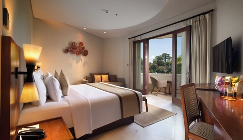 Suite Room with One-Time 60-Minute Couple's Massage