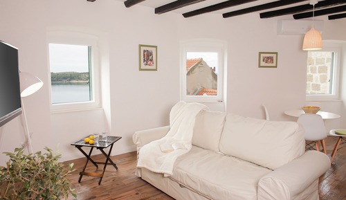 City Apartment, Sea View