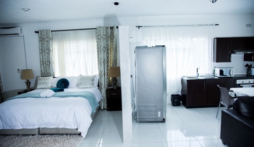 Executive Studio Suite, 1 King Bed, Accessible, Garden View