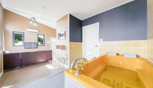 Room (Daisy (spa Unshared House))