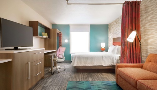Suite, 1 Queen Bed, Accessible, Bathtub