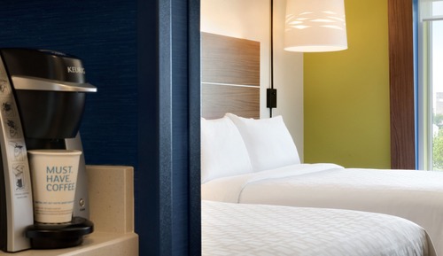 Suite, 2 Queen Beds, Accessible Bathtub (Communications)