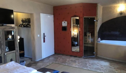 Suite with private sauna and hot tub