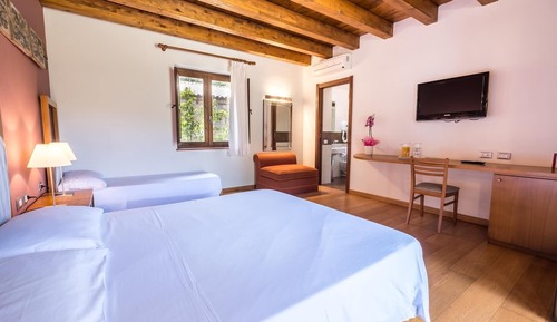 Standard Triple Room, Multiple Beds, Non Smoking, Courtyard View
