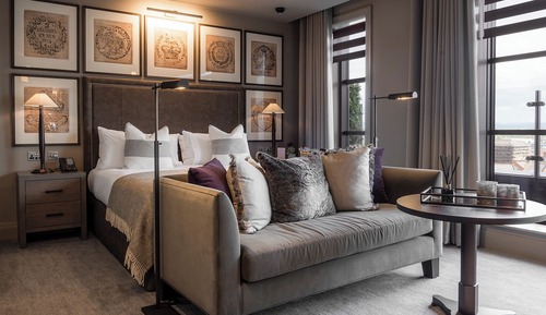 Suite, Balcony