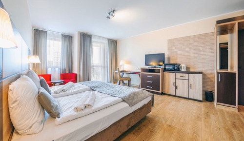 Room (626)