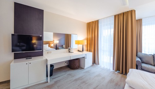 Room (344)