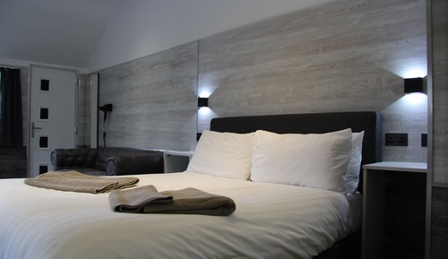Honeymoon Suite, Canal View (Canal Suite)