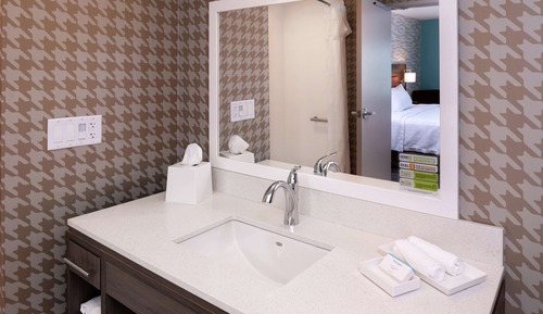 Suite, 1 King Bed, Accessible, Bathtub (Mobility & Hearing)