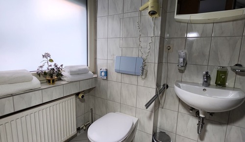 Economy Twin Room, Private Bathroom