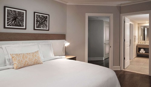 Suite, 1 Bedroom (Roll-In Shower)