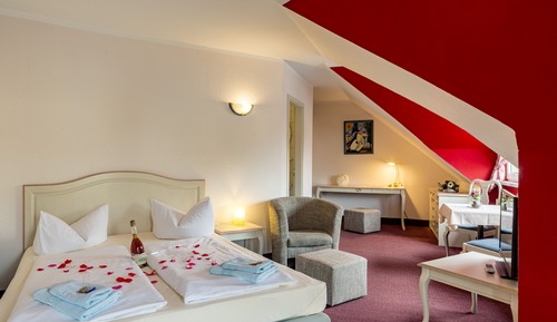Honeymoon Suite