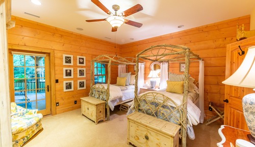 Twin Room (Hummingbird)