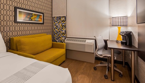 Standard Room, 1 Queen Bed, Non Smoking (Shower Only)