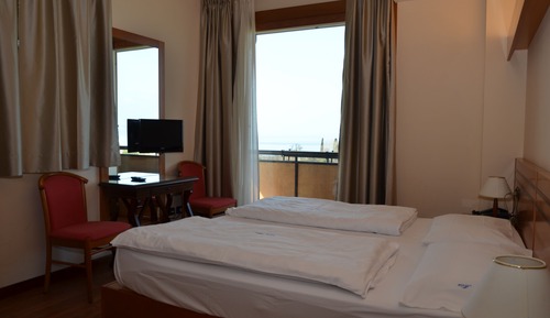 Family Room, Connecting Rooms