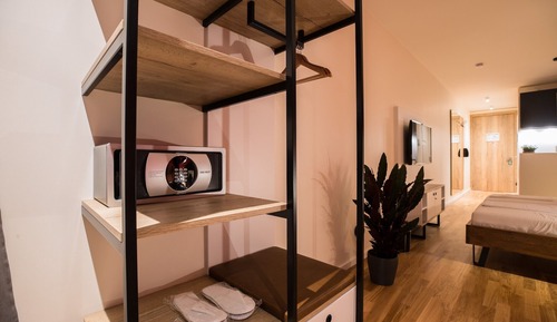 Deluxe Studio, 1 King Bed, Non Smoking, Kitchenette